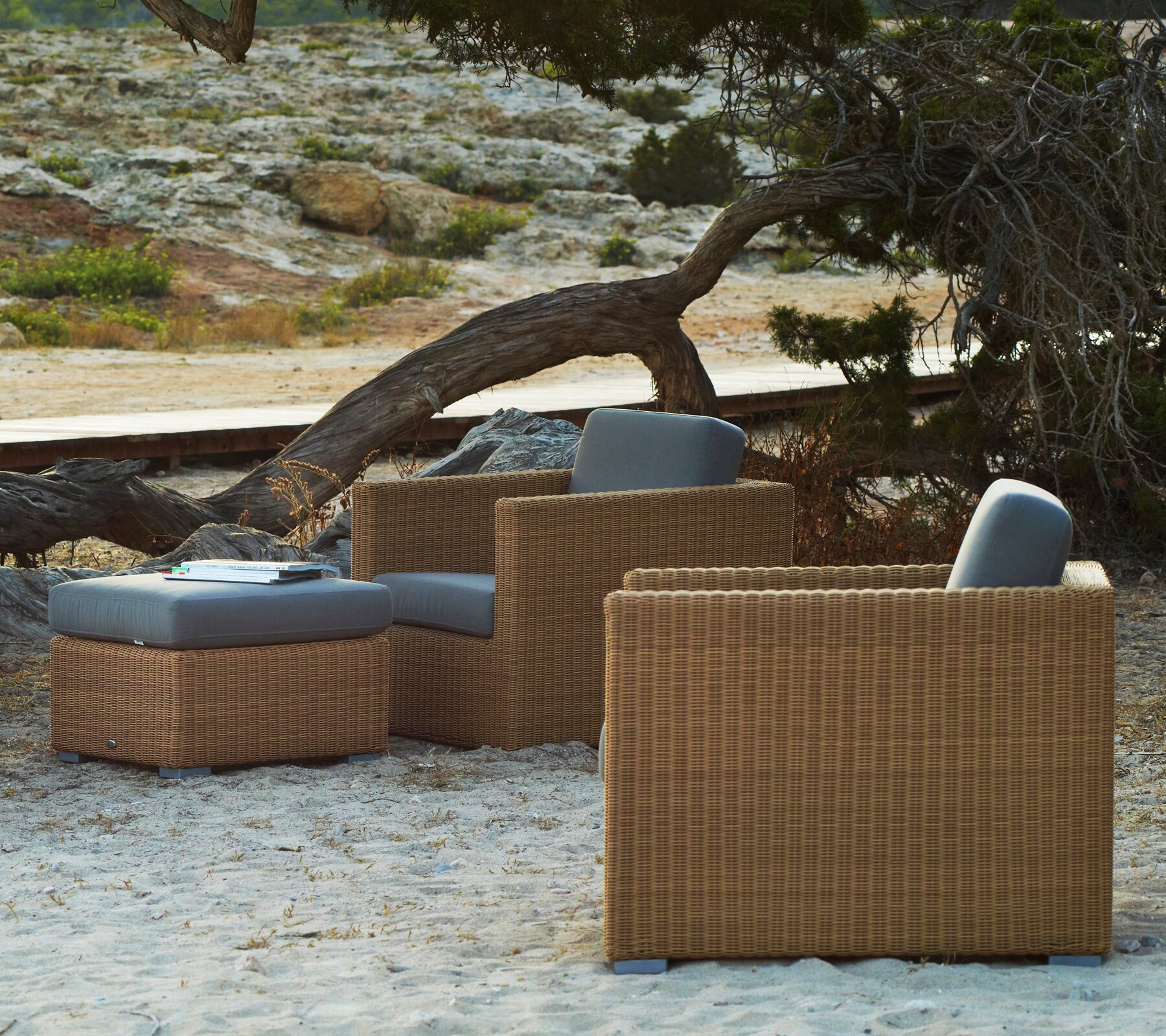 Cane-line Chester lounge set in natural weave outdoors
