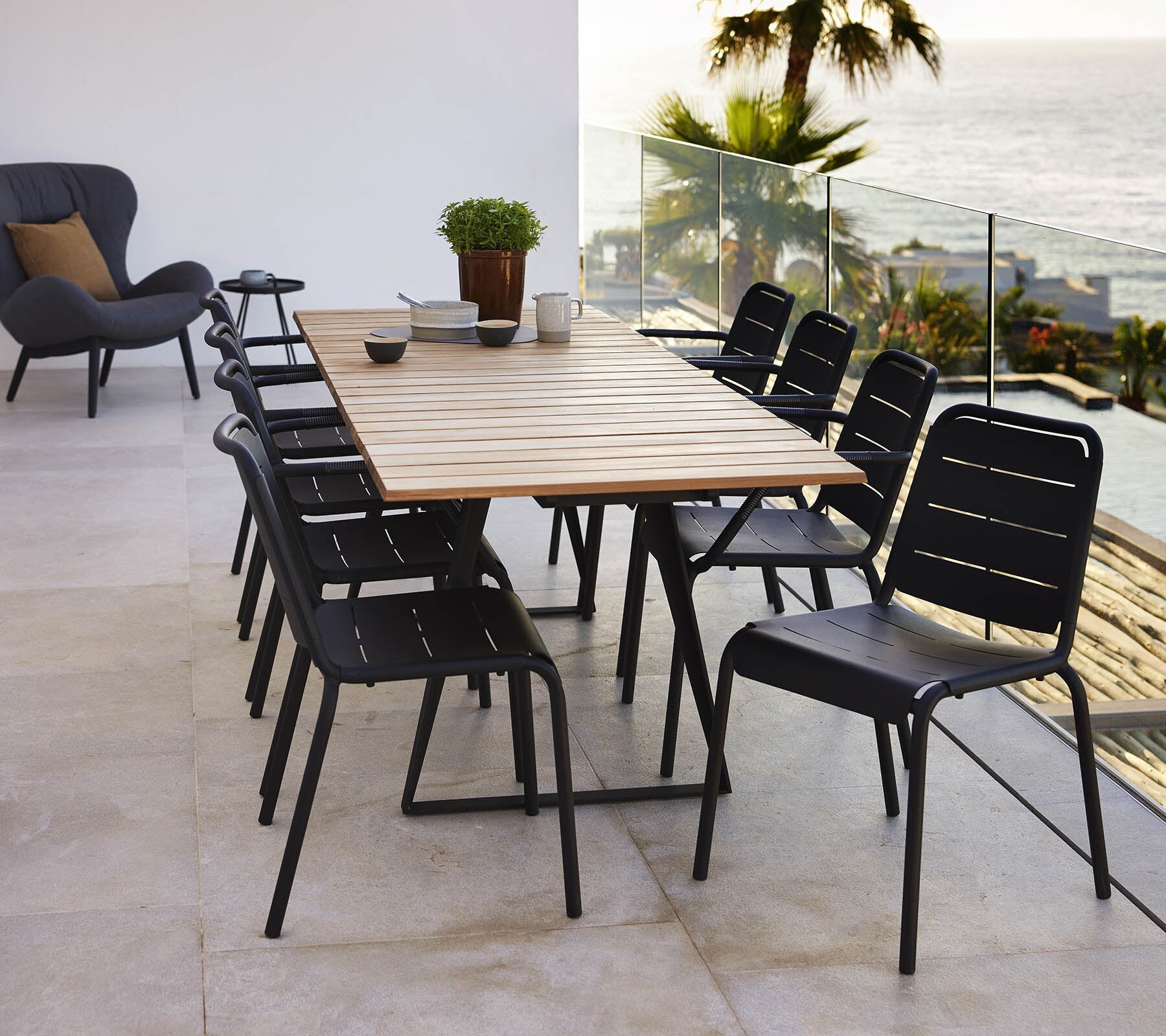 Cane-line Copenhagen teak dining set with a sea view