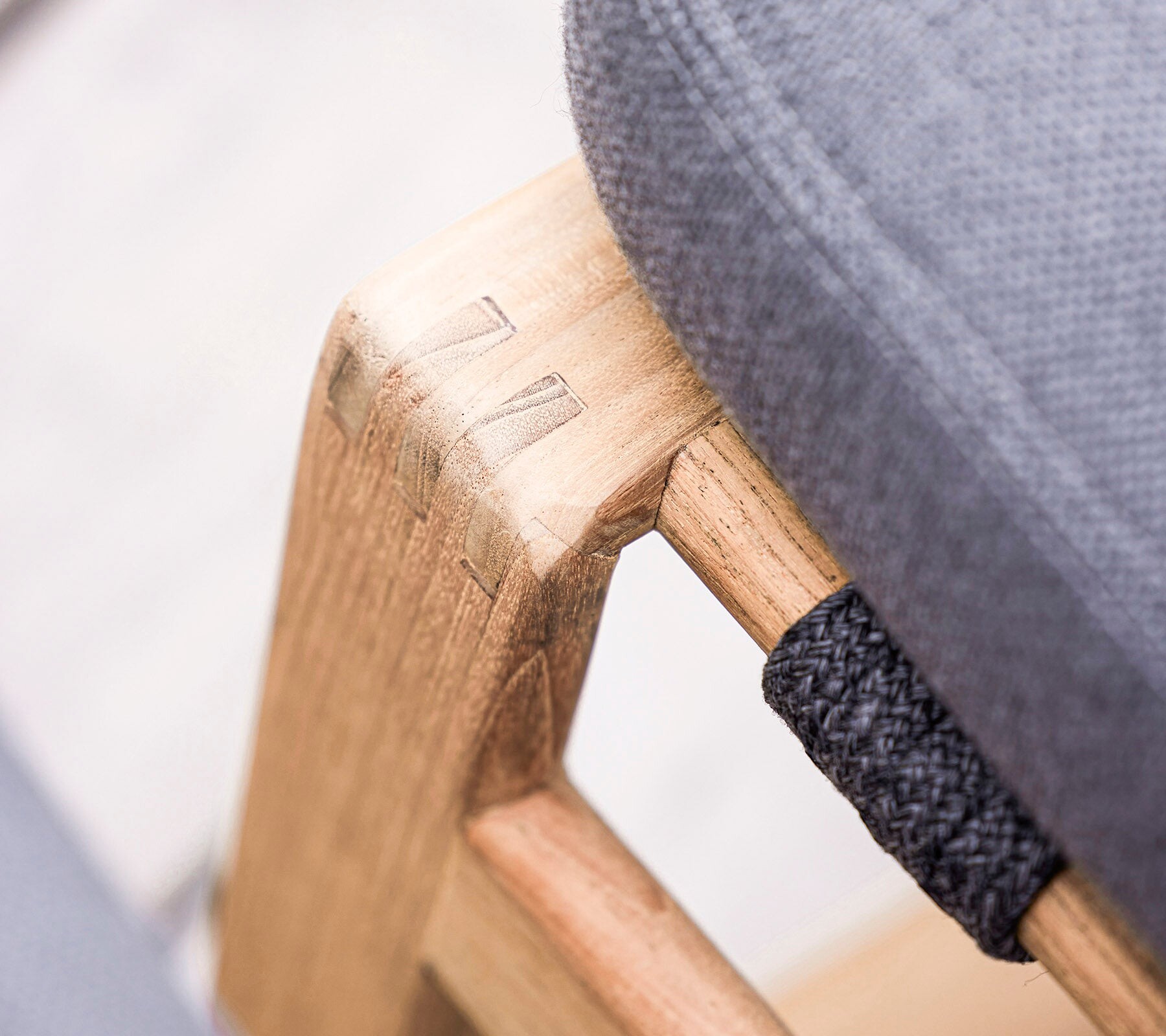 Cane-line Endless teak joint, close-up of the certified teak frame