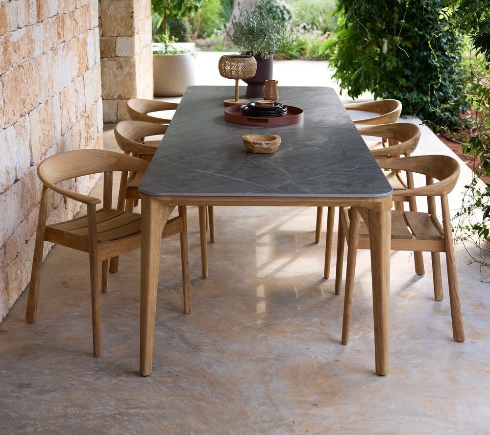Majestic styled outdoors