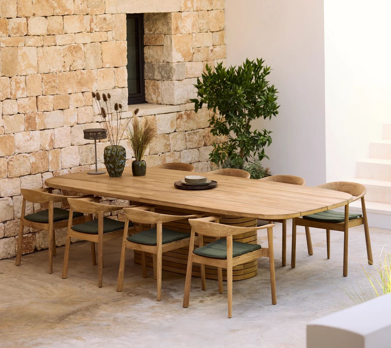 Mellow dining table, oval - large