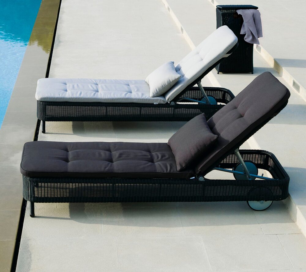 Presley styled outdoors