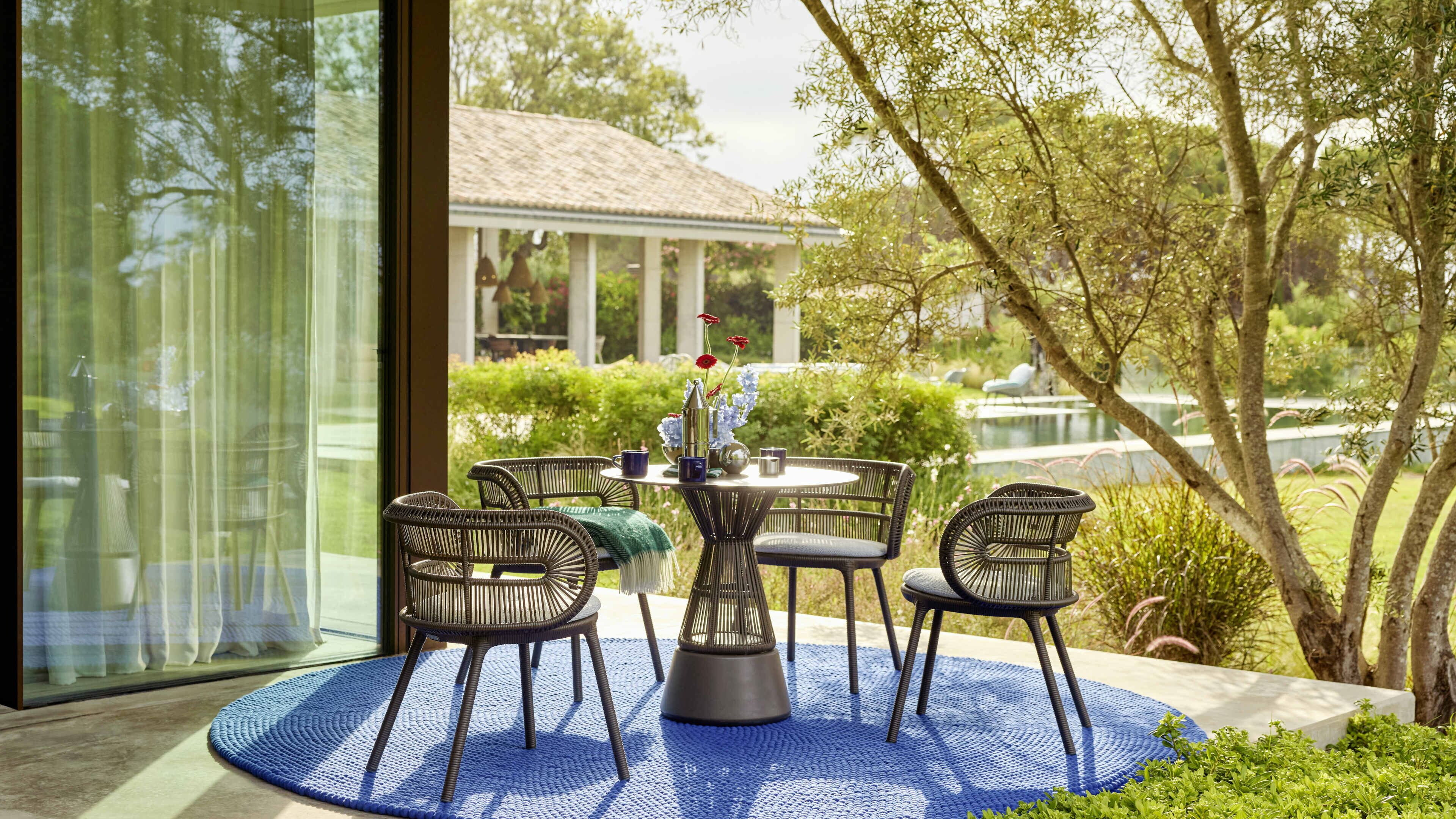 Cirql Nu by Werner Aisslinger for Dedon