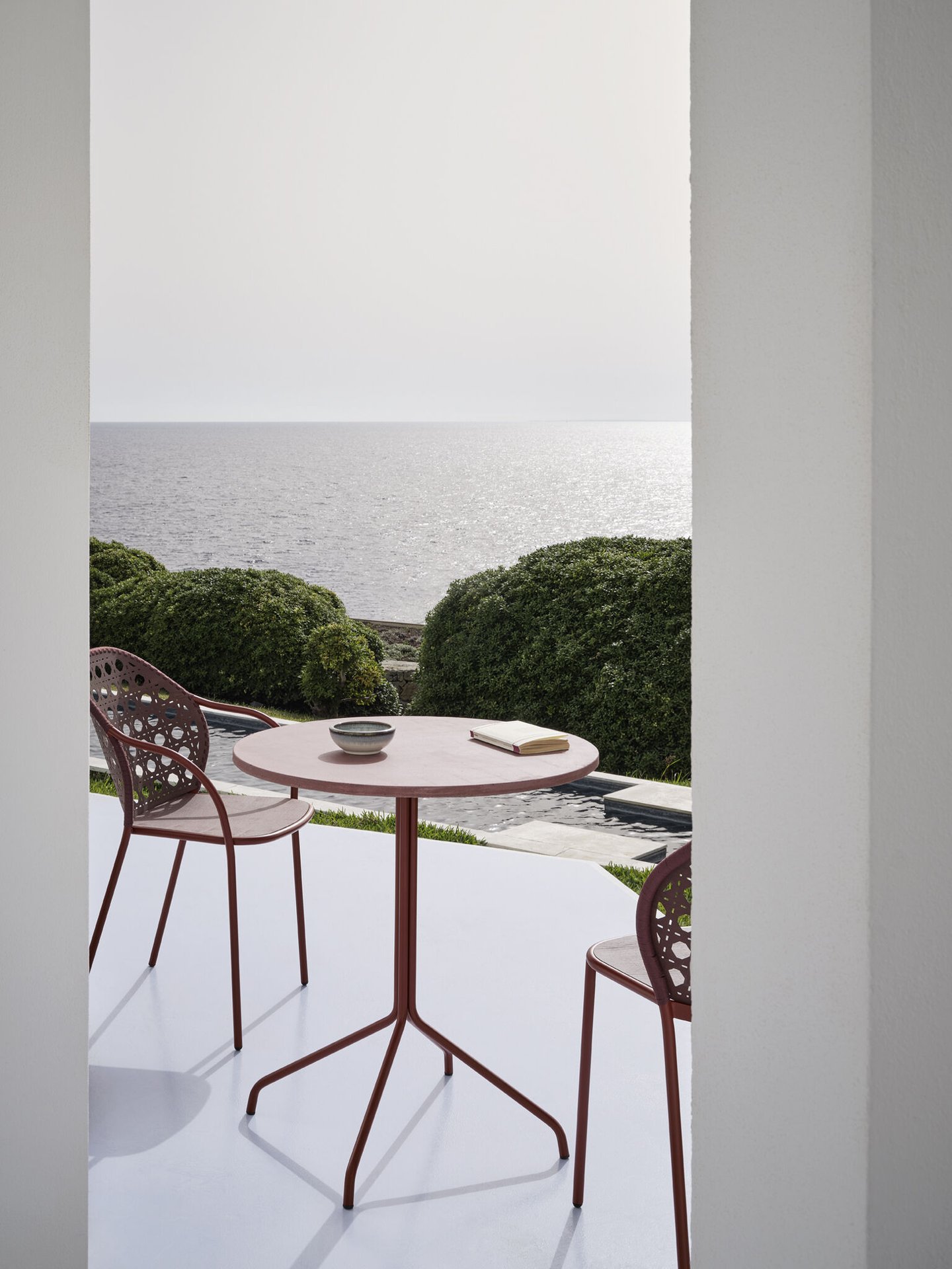 Brise side chair