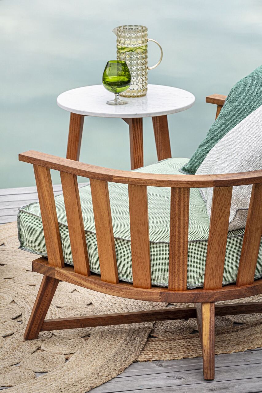 Inout slipcover chair