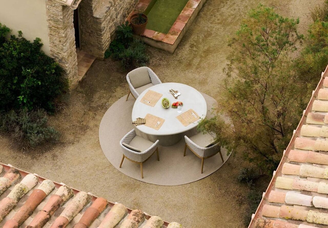 Como round nesting coffee table