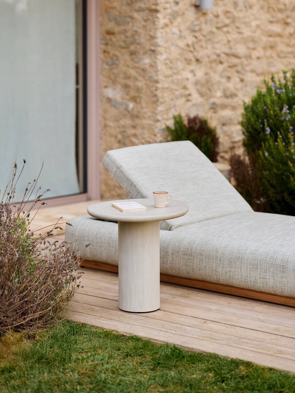 Como nesting side table