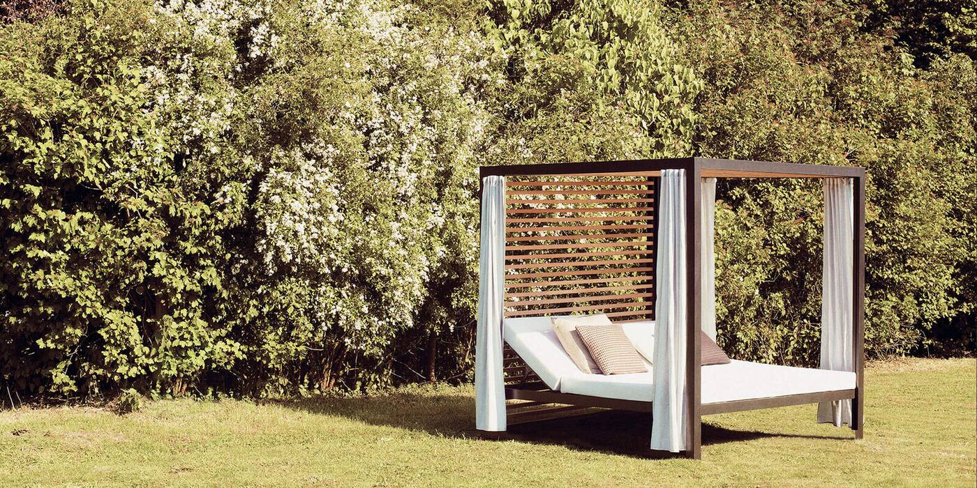 Daybed installation