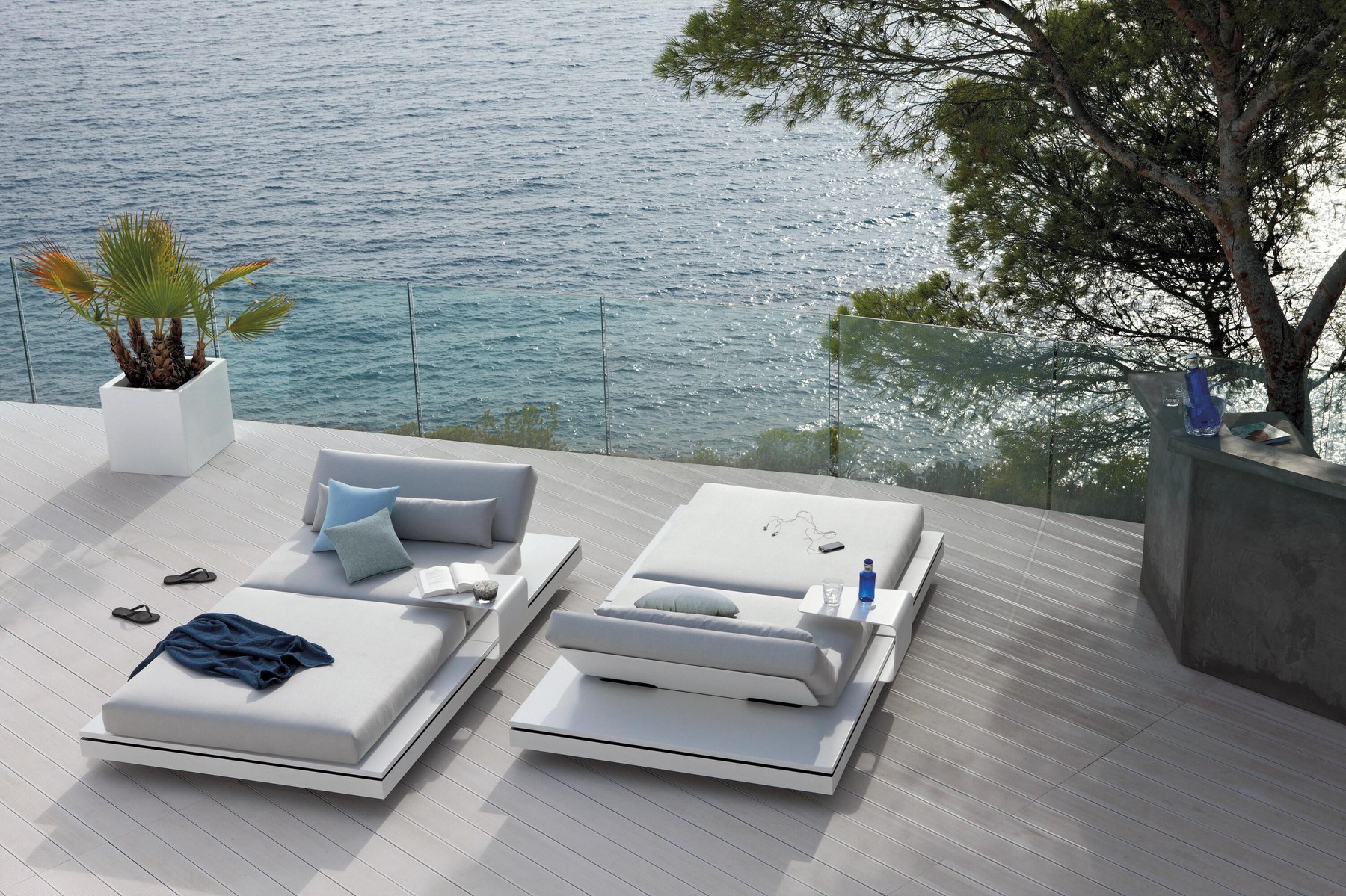 Elements outdoor installation