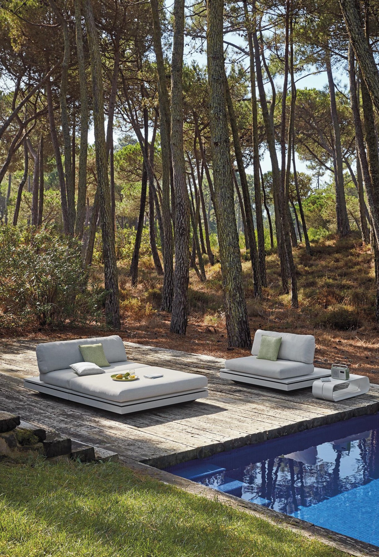 Elements outdoor installation