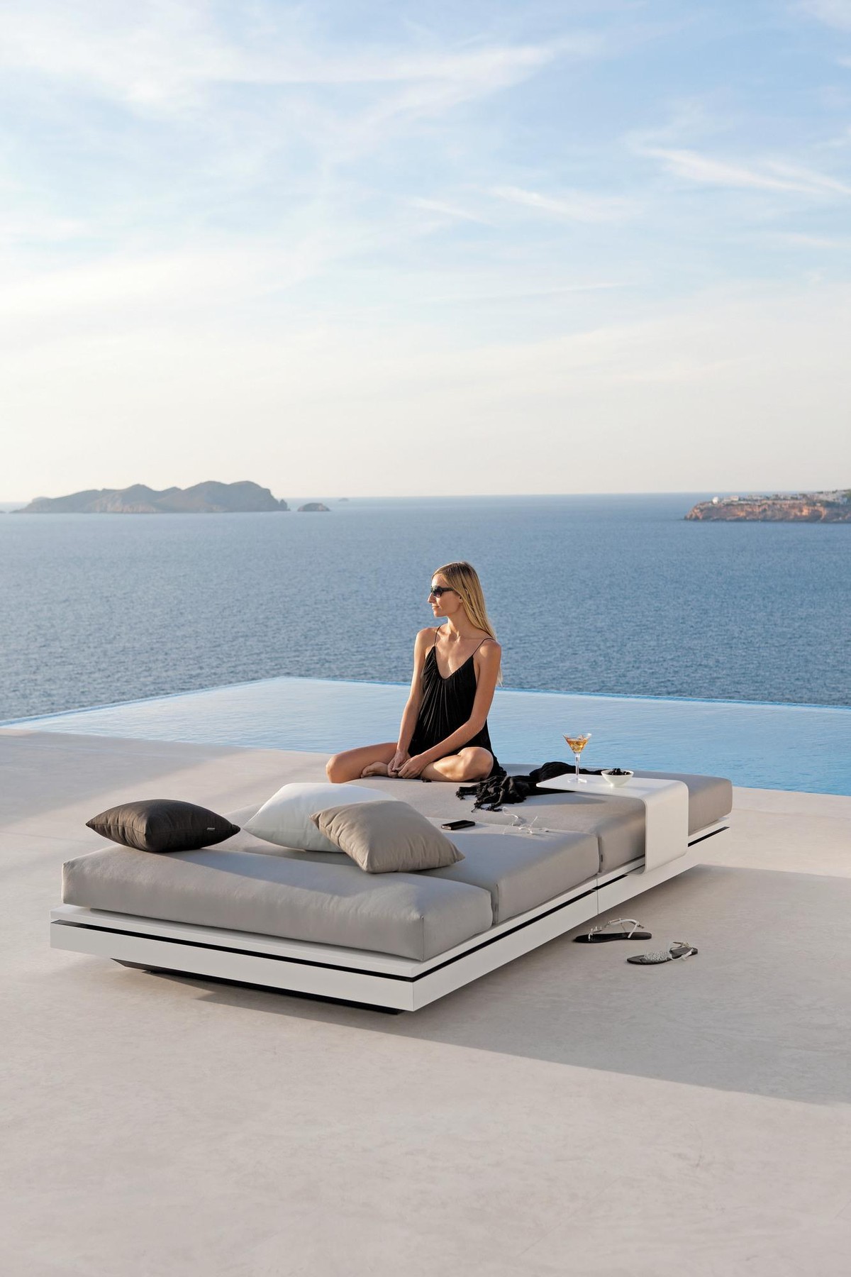 Elements outdoor installation