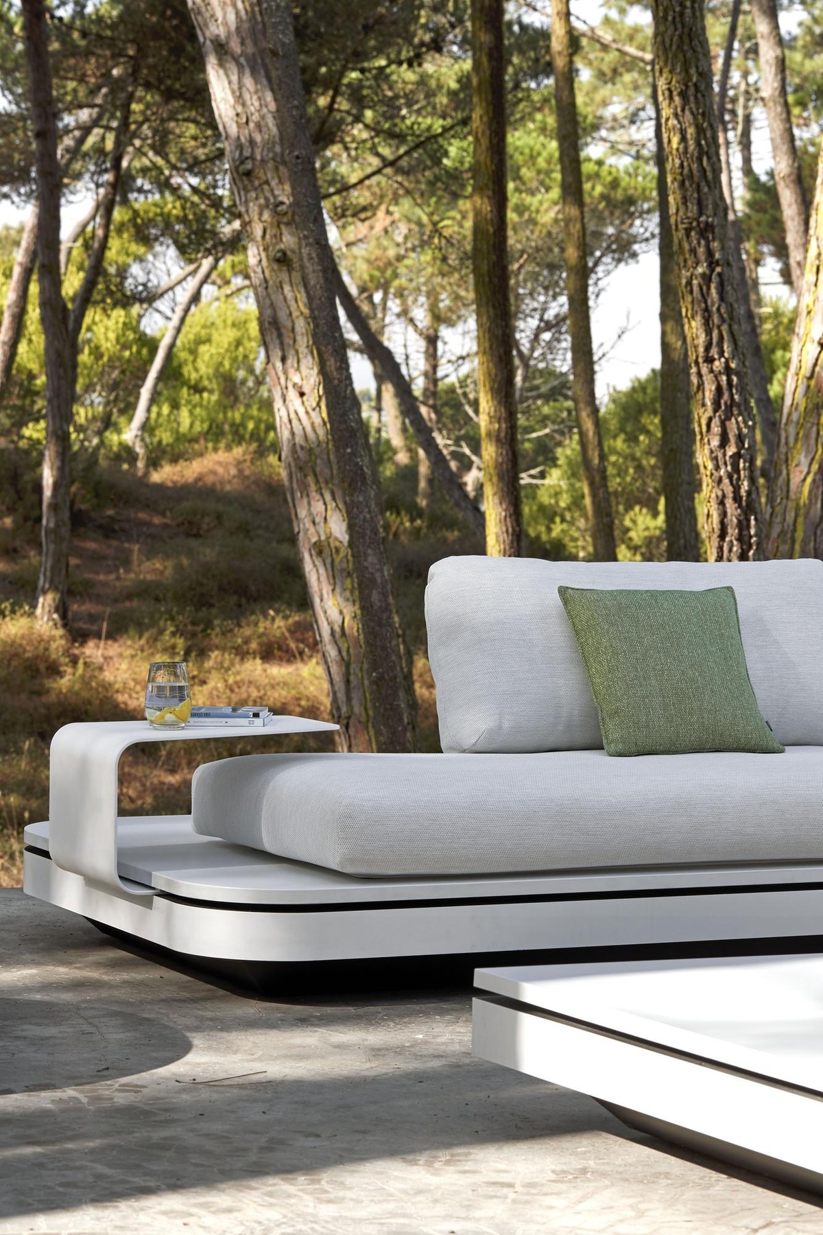 Elements outdoor installation
