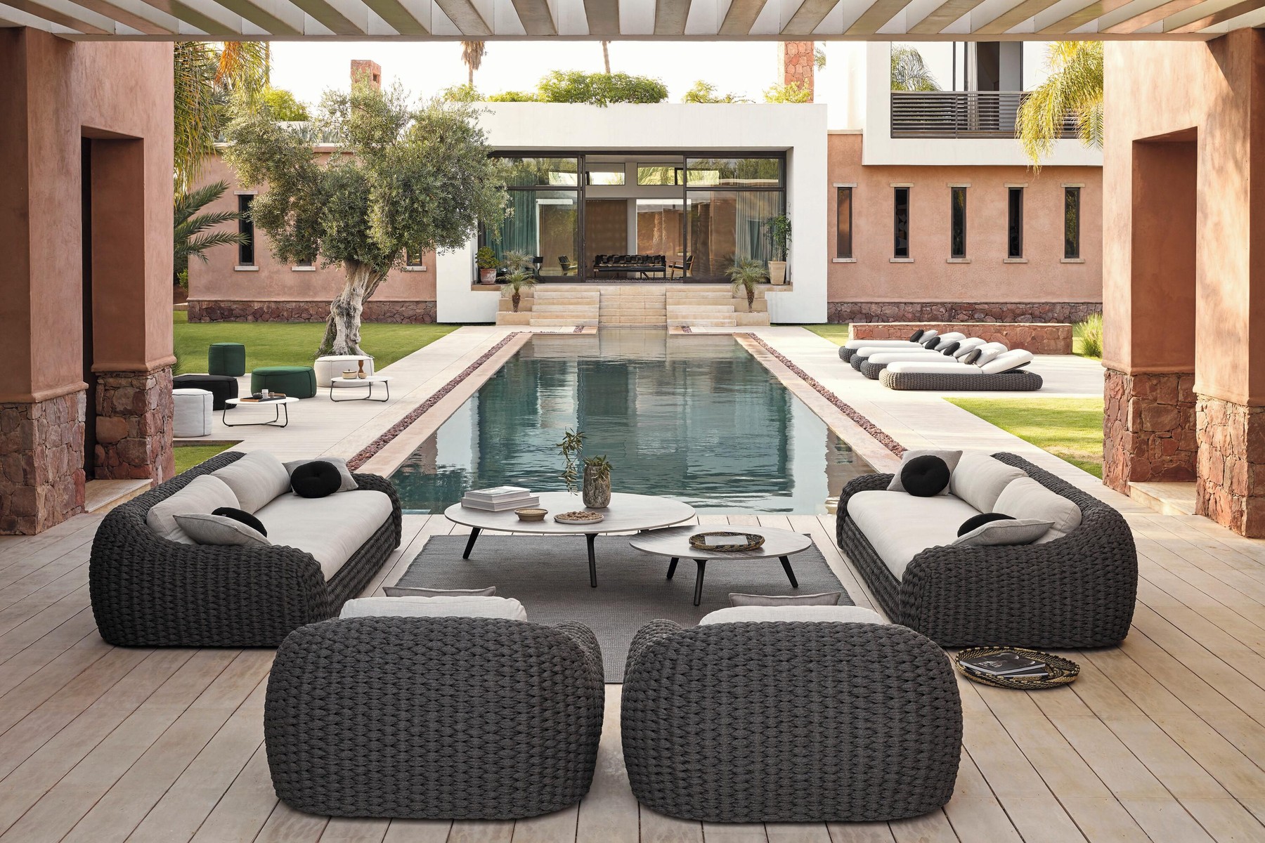 Linear outdoor installation