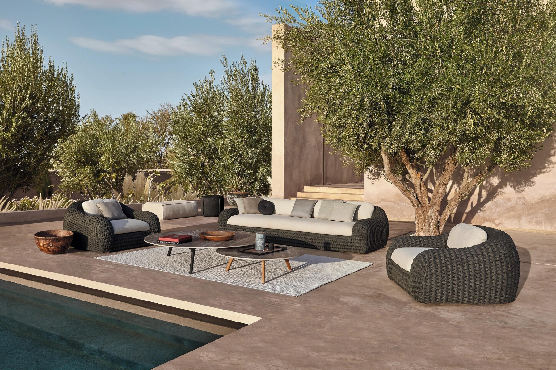 Linear outdoor installation