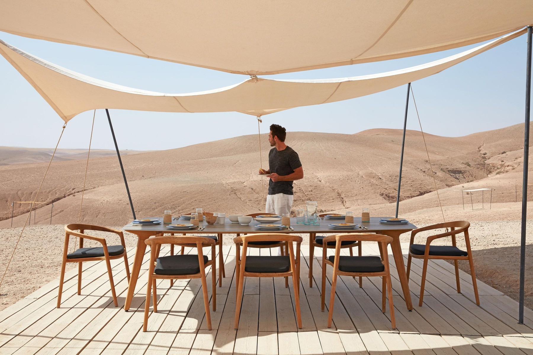 Solid outdoor installation