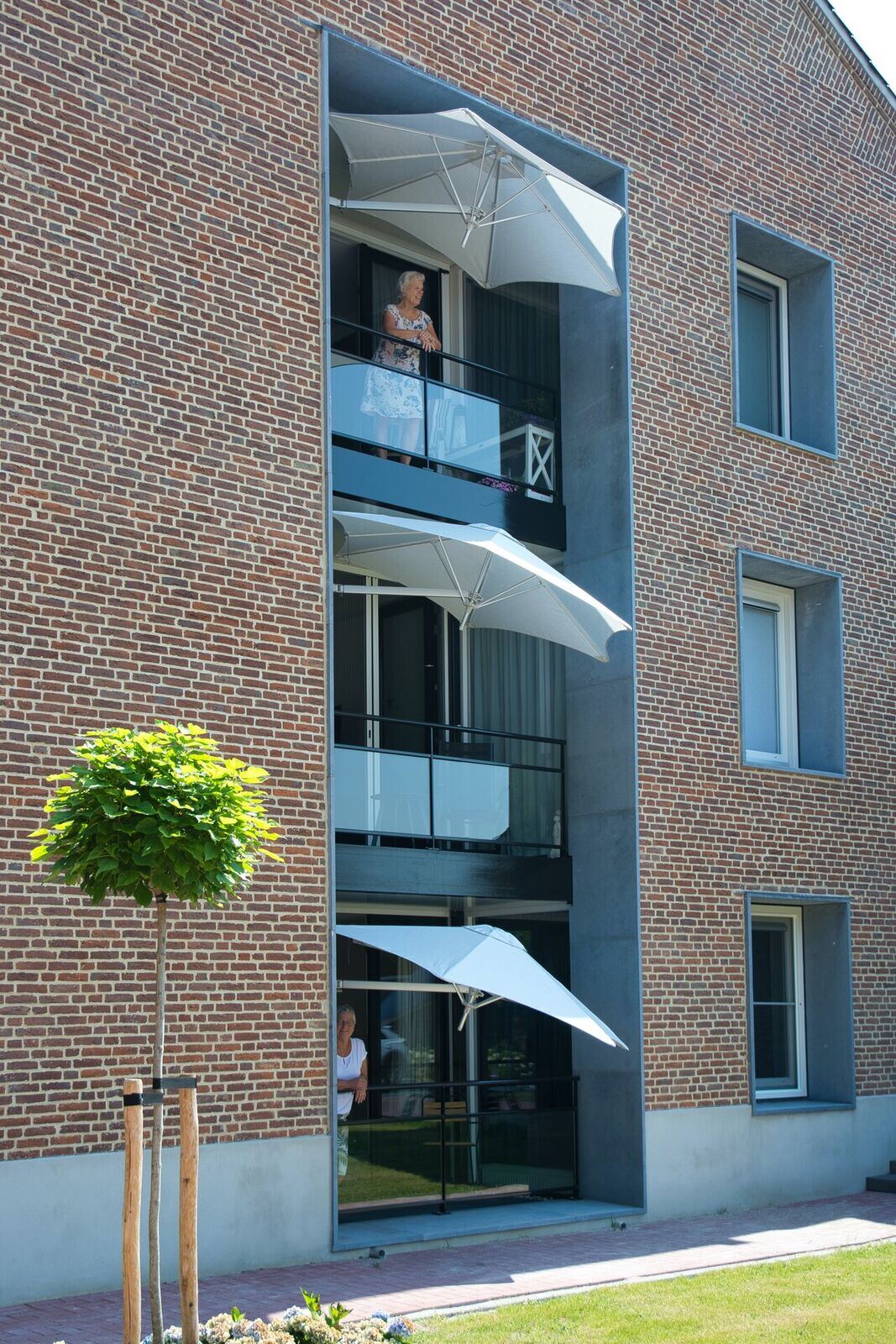 Paraflex wall installation Belgium terrace