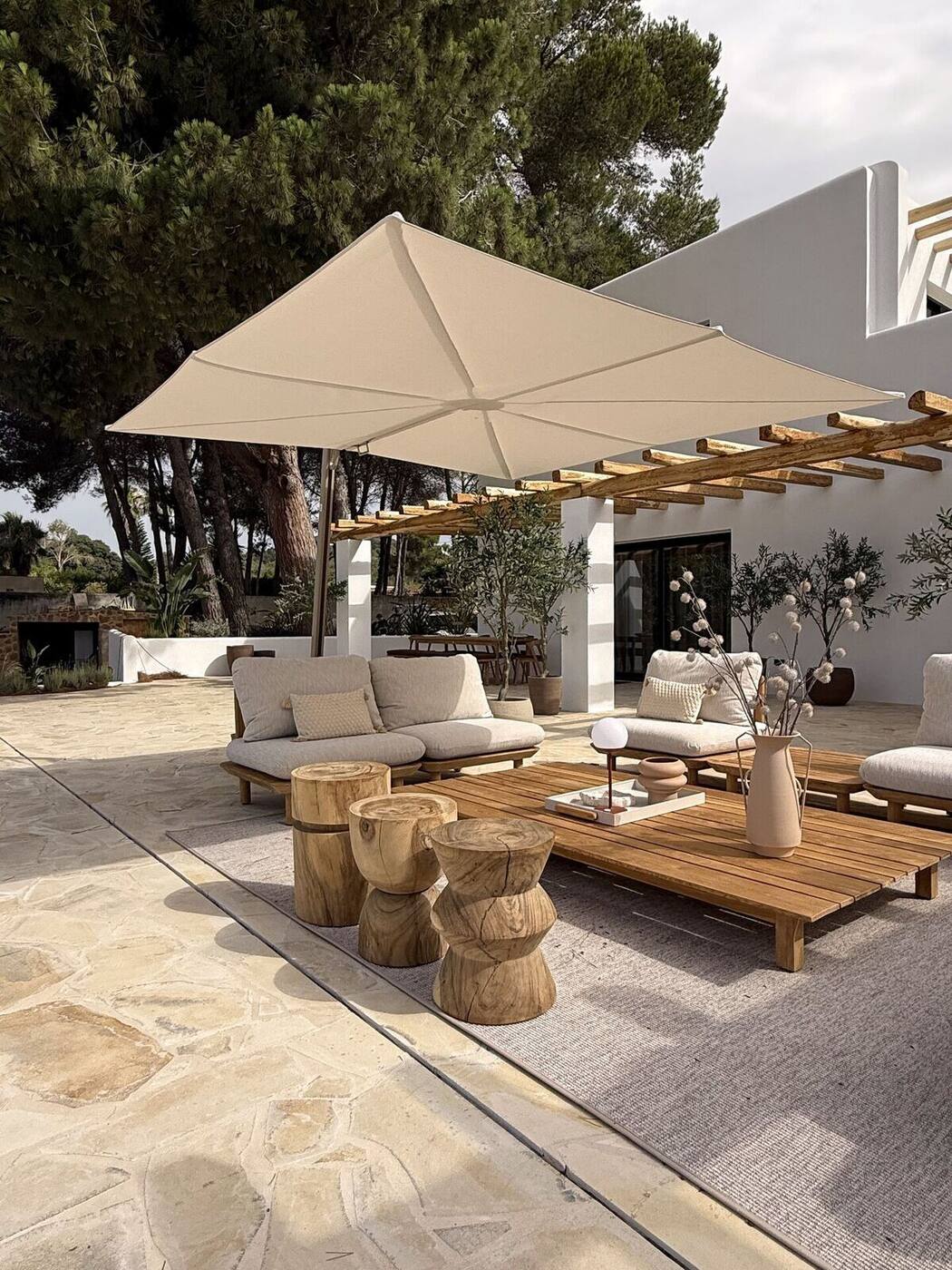 Versa PX cantilever umbrella moss installation alternate